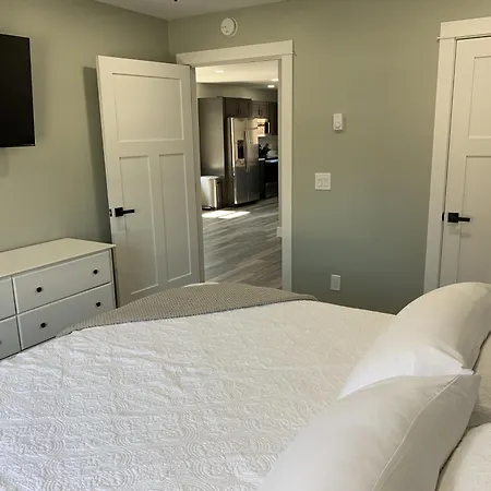 The Fallsview At Burdett Falls Room photo